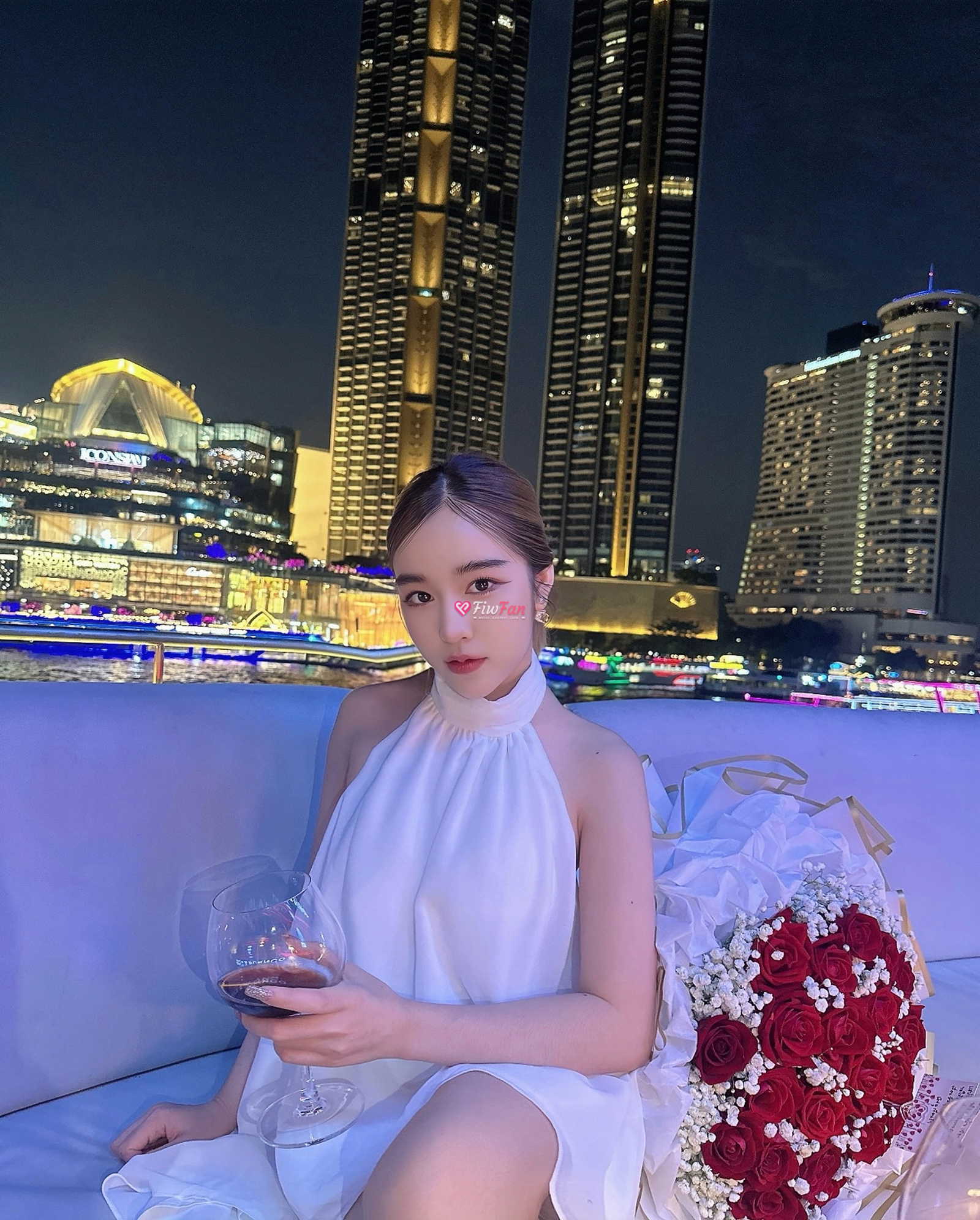 พลอย